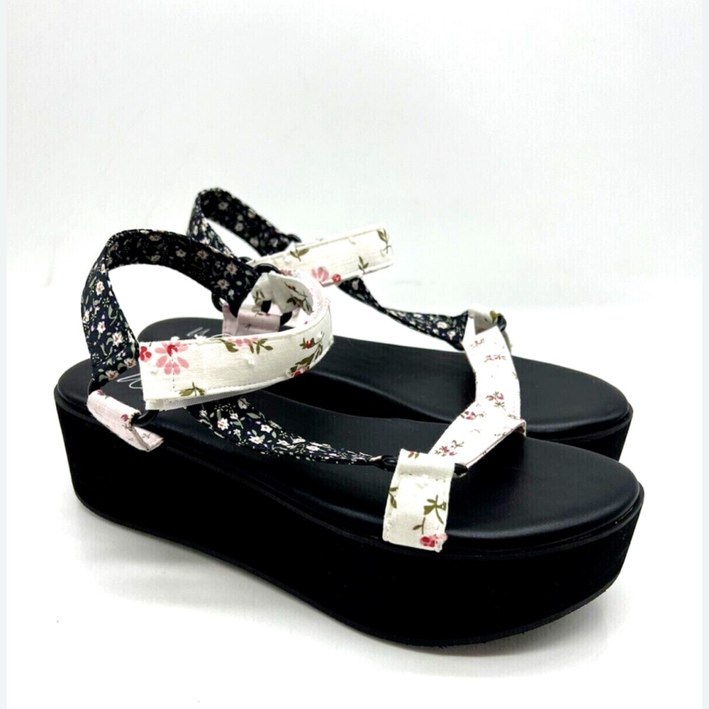 Wild Pair Floral Platform Sandals  NWT - Black and Pink - Size 9
